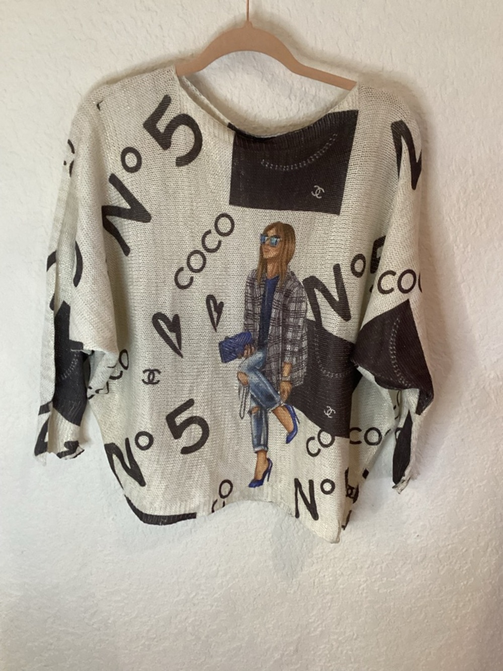 Women’s coco no 5 inspired lightweight sweater cropped size medium Italy